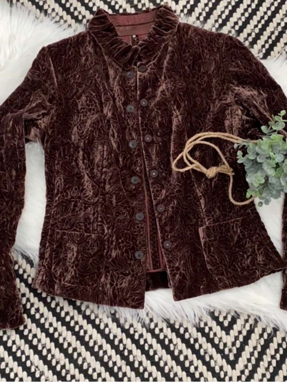 Elie Tahari crushed velvet hand embroidered jacket